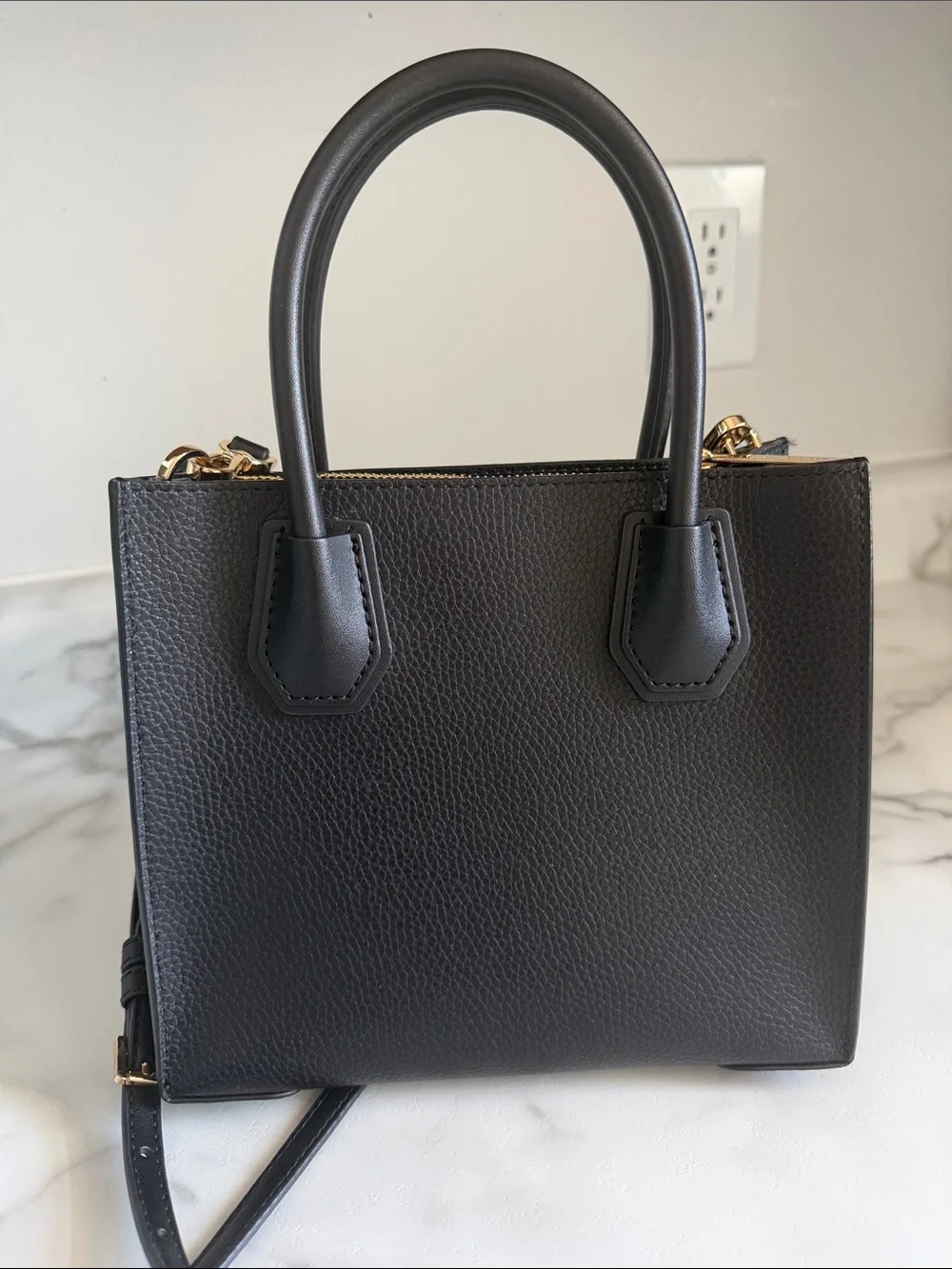 ✨GREAT CONDITION, no marks‼️Michael Kors Leather Satchel with Gold Hardware